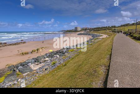 Strand von Biarritz in Südfrankreich an der Bucht von Biskaya. Landschaftsbild der Natur in Europa Stockfoto