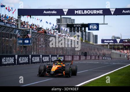 Melbourne, Australien. März 2026. (1) Lando Norris (GBR) - McLaren Mastercard F1 Team - McLaren MCL40 - Mercedes beim Rennen des Formel 1 Qatar Airways Grand Prix 2026 auf dem Albert Park Circuit in Melbourne, Australien. Runde 1 der FIA Formel-1-Weltmeisterschaft 2026 vom 6. Bis 8. März 2026. Der Albert Park Street Circuit beherbergt zum 40. Mal in seiner F1-Geschichte den Saisonauftakt. Quelle: Unicode Images/Alamy Live News Stockfoto