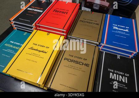 Barnes & Noble Booksellers on Fifth Avenue in New York City bietet eine große Auswahl an Büchern und Zeitschriften, USA 2026 Stockfoto