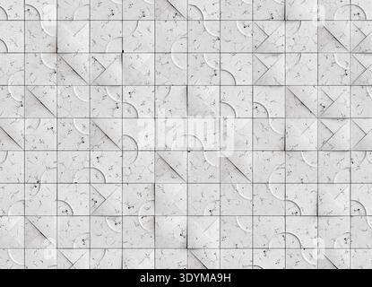 Dekorative architektonische Oberfläche aus quadratischen weißen Marmorfliesen, die in einem sich wiederholenden Raster angeordnet sind. Das Muster kombiniert glatte Panels mit geschnitzten GE Stockfoto