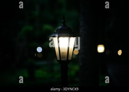 Nahaufnahme einer alten Straßenlaterne Stockfoto