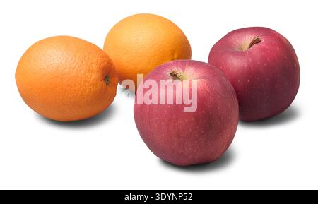 Frische Orangen und rote Äpfel isolierter weißer Hintergrund, rohe gesunde süße ganze Früchte mit Schatten Stockfoto