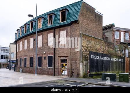Stretch Balletic in Municipal Areas, von Robert Montgomery als Teil von Stoke Works in Hanley, Stoke on Trent, Staffordshire, Großbritannien Stockfoto