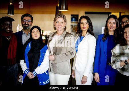 ROTTERDAM - Ministerin Rianne Letschert (D66, Bildung, Kultur und Wissenschaft) während eines Arbeitsbesuchs am Albeda College in Rotterdam. Dies ist der erste Arbeitsbesuch in ihrer neuen Rolle. ROBIN UTRECHT / ANP netherlands Out - belgien Out Stockfoto