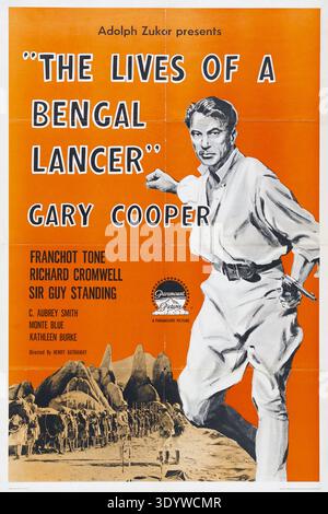 Dieses Filmplakat von 1935 für „The Life of a Bengal Lancer“ zeigt eine Illustration des Schauspielers Gary Cooper in dynamischer Pose mit einer Pistole. Das Poster zeigt die Besetzung des Films, darunter Franchot Tone, Richard Cromwell und Sir Guy Standing, und wurde von Henry Hathaway inszeniert. Es zeigt auch eine Szene von Soldaten und Pferden in einer Wüstenlandschaft. Stockfoto