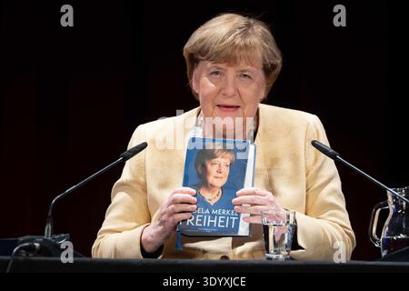 Die ehemalige Bundeskanzlerin Dr. Angela Merkel liest aus ihrem Buch „Freiheit“ in der Lichtburg in Essen vom 9. März 2026. Stockfoto