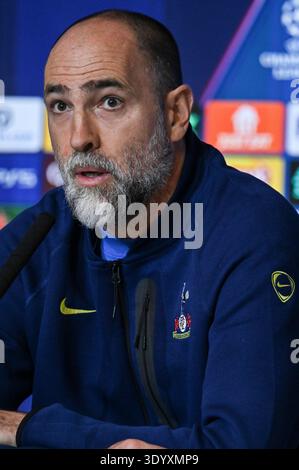 Igor Tudor Cheftrainer von Tottenham Hotspur nimmt an seiner Pressekonferenz vor dem Champions-League-Spiel gegen Atletico de Madrid bei Riyadh Air Teil Stockfoto