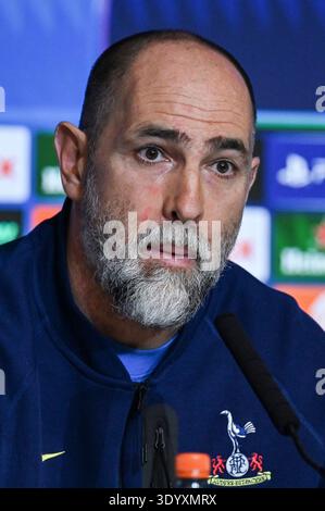 Igor Tudor Cheftrainer von Tottenham Hotspur nimmt an seiner Pressekonferenz vor dem Champions-League-Spiel gegen Atletico de Madrid bei Riyadh Air Teil Stockfoto