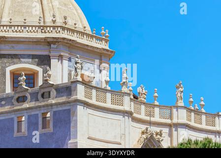 Badia di Sant'Agata Kirche auf dem Dach, geringer Blick, Catania, Sizilien, Italien Stockfoto