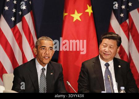 US-Präsident Barack Obama und Präsident Xi Jinping aus China nehmen an bilateralen Treffen vor der Eröffnungszeremonie des Rahmenübereinkommens der Vereinten Nationen über Klimaänderungen (COP21), Parc des Expositions du Bourget, Le Bourget, Paris, Frankreich, Pete Souza, Office of White House Photography, 30. November 2015 Stockfoto