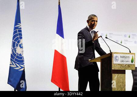 US-Präsident Barack Obama hielt Bemerkungen während der Rahmenkonvention der Vereinten Nationen über Klimaänderungen (COP21), Parc des Expositions du Bourget, Le Bourget, Paris, Frankreich, Pete Souza, Office of White House Photography, 30. November 2015 Stockfoto