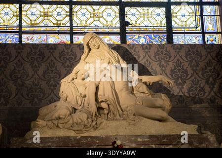 Skulptur Maria und Jesus in Eglise Saint Sulpice, Saint-Germain-des-Pres, Paris Frankreich Stockfoto
