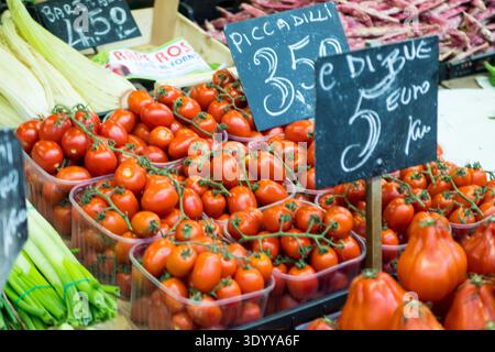 Frische Produkte auf dem Bauernmarkt in Ventimiglia Italien Stockfoto