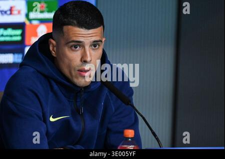 Madrid, Spanien. März 2026. Pedro Porro von Tottenham Hotspur nimmt an seiner Pressekonferenz vor dem Spiel der Champions League 2025/26 gegen Atletico de Madrid am 9. März 2026 in Riyadh Air Metropolitano in Madrid, Spanien Teil Credit: SOPA Images Limited/Alamy Live News Stockfoto