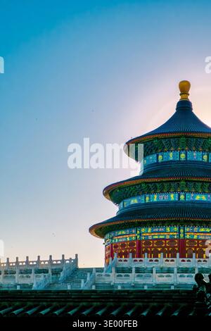 Besuch des Himmelstempels in Peking während des Sonnenaufgangs Stockfoto