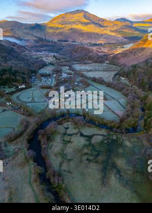CAE du Campingplatz im atemberaubenden Snowdonia (Eryri) Nationalpark, zu Beginn der Saison 2026, Nordwales, Großbritannien Stockfoto