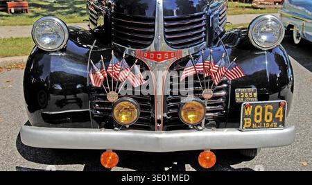 Dodge 1947, Detail, dekoriert mit US-Flaggen auf einer Oldtimer-Ausstellung in Belvidere, New Jersey, USA Stockfoto