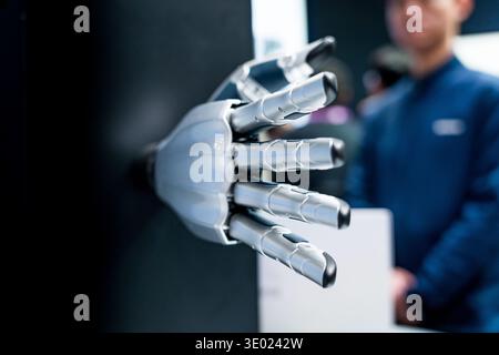 Nahaufnahme der Roboterhand, Konzept humanoider und technologischer Innovation mit künstlicher Intelligenz oder KI Stockfoto