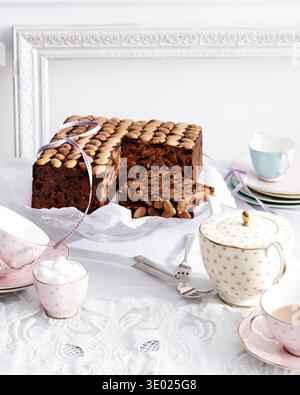 Gran Marnier Obstkuchen auf traditionelle Tee-Tisch Stockfoto