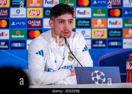 Madrid, Madrid, Spanien. März 2026. MADRID, SPANIEN - 10. MÄRZ: Federico Valverde von Real Madrid spricht während der Trainingssitzung und Pressekonferenz vor dem Achtelfinale der UEFA Champions League 2025/26 gegen Manchester City FC in Ciudad Real Madrid am 10. März 2026 in Madrid. (Kreditbild: © Alberto Gardin/ZUMA Press Wire) NUR REDAKTIONELLE VERWENDUNG! Nicht für kommerzielle ZWECKE! Stockfoto
