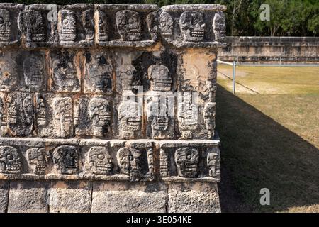 Tzompantli - Schädelplattform - Chichen Itza, Yucatan, Mexiko Stockfoto