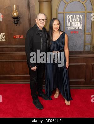 Steve Buscemi und Karen Ho nehmen am 10. März 2026 an der US-Premiere von Netflix's Peaky Blinders: The Immortal man im DGA Theater in New York teil. Stockfoto