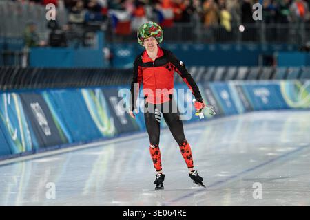 Ted-Jan Bloemen (4-O) aus Kanada feiert am Freitag, den 13. Februar 2026, nach dem Abschluss der 10000-Meter-Strecke der Männer bei den Olympischen Winterspielen 2026 im Milano Speed Skating Stadium in Mailand, Italien. (Jon Endow/Bild des Sports) Stockfoto
