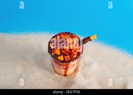 Mangonada, typisch mexikanischer Mango-Smoothie im Sommer. Draufsicht. Stockfoto
