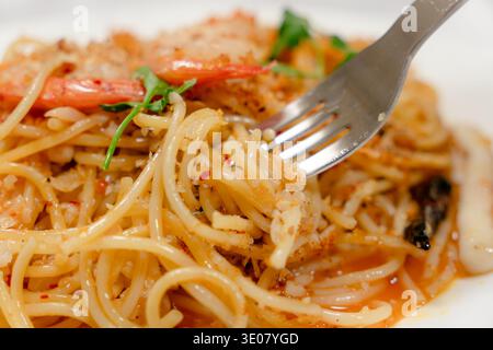 Shrimps aglio e olio Nudeln aus nächster Nähe Stockfoto