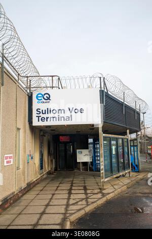 Sullom Voe Terminal, Shetland, Schottland: Von EnQuest betriebenes Terminal für Öl- und Gasaufbereitung und -Export auf dem nördlichen Festland der Shetland Islan Stockfoto