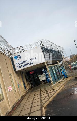 Sullom Voe Terminal, Shetland, Schottland: Von EnQuest betriebenes Terminal für Öl- und Gasaufbereitung und -Export auf dem nördlichen Festland der Shetland Islan Stockfoto
