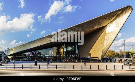 Moderne Architektur im Stadtpanorama, Rotterdam, Niederlande Stockfoto