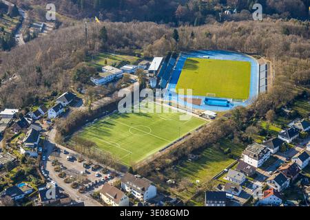 Luftbild, Bremenstadion, Fußballstadion mit blauer Tartanbahn, TuS Ennepetal 1911 e.V., Milspe, Ennepetal, Ruhrgebiet, Nordrhein-Westfalen, Deutschland ACHTUNGxMINDESTHONORARx60xEURO *** Luftaufnahme, Bremenstadion, Fußballstadion mit blauer Schottenbahn, TuS Ennepetal 1911 e V , Milspe, Ennepetal, Ruhrgebiet, Nordrhein Westfalen, Deutschland ACHTUNGxMINDESTHONORARx60xEURO Stockfoto