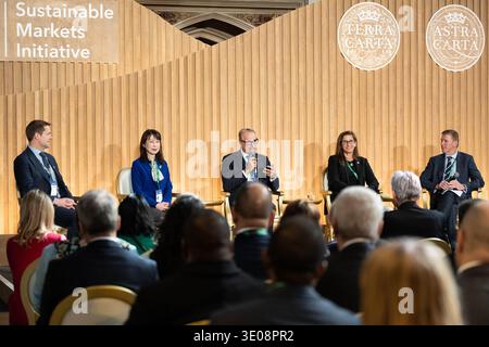 NUR REDAKTIONELLE VERWENDUNG (von links nach rechts) Sam Adlen, Co-CEO bei Space Solar, Naoko Yamazaki, ehemaliger Astronaut bei JAXA, Josef Aschbacher, Generaldirektor der Europäischen Weltraumorganisation, Nicole Stott, ehemaliger Astronaut bei der NASA, und Tim Peake ehemaliger Astronaut bei der Europäischen Weltraumorganisation nehmen an den Roundtables and Exhibition im Hampton Court Palace in Surrey teil. Bilddatum: Mittwoch, 11. März 2026. Stockfoto