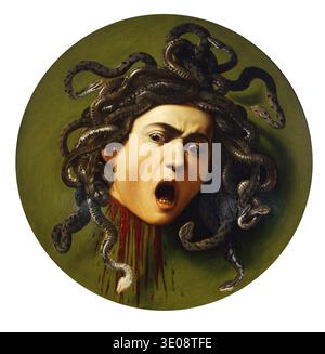 Das verstörende Gemälde „Medusa“ aus dem Jahr 1597 des italienischen Barockmeisters Michelangelo Merisi da Caravaggio zeigt den abgetrennten Kopf des mythologischen Gorgons, der vor Schrecken und Qualen schrie. Die runde Leinwand fängt auffallend den Moment des Todes ein, mit Schlangen, die sich um ihr Haar winden und Blut aus ihrem Hals tropft. Stockfoto