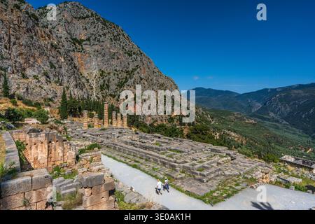 Der Tempel des Apollo in der archäologischen Stätte von Delphi Stockfoto