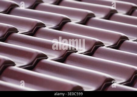 Braune Dachziegel Textur Nahaufnahme oben Stockfoto