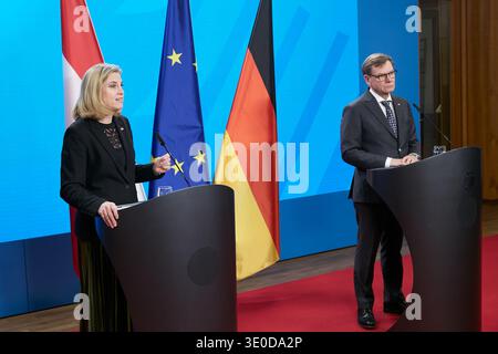 16.01.2026, Deutschland, Berlin, Berlin - die österreichische Außenministerin Beate Meinl-Reisinger und Bundesaußenminister Dr. Johann Wadephul bei der gemeinsamen Pressemitteilung Stockfoto