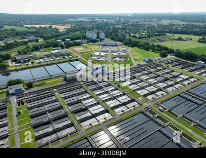 18.06.2025, Deutschland, Dinslaken, Nordrhein-Westfalen - Kläranlage Emscher-Muendung. Die Kläranlage Emschermuendung, bekannt als Stockfoto