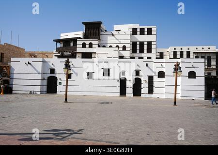 Straßenleben und traditionelle alte Häuser in Yanbu, Saudi-Arabien Stockfoto
