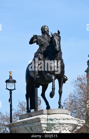 Reiterstatue von König Karl I. (1600–49) von Hubert Le Sueur am Traflager Square, London, England Stockfoto