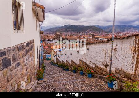 Panoramablick auf Cusco, Peru vom Aussichtspunkt San Cristobal Stockfoto