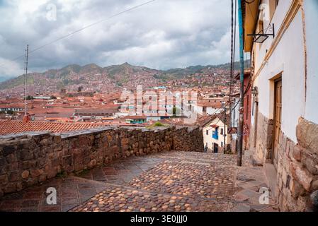 Panoramablick auf Cusco, Peru vom Aussichtspunkt San Cristobal Stockfoto