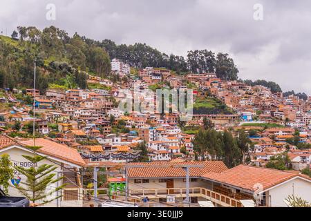 Panoramablick auf Cusco, Peru vom Aussichtspunkt San Cristobal Stockfoto
