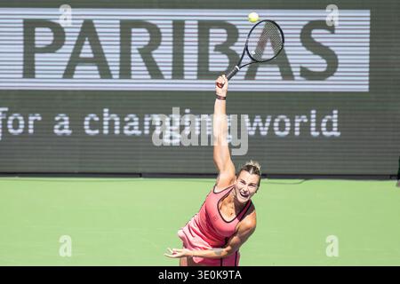 Indian Wells, Kalifornien, USA. März 2026. ARYNA SABALENKA aus Weißrussland spielt gegen Victoria Mboko aus Kanada während ihres Viertelfinalspiels bei den BNP Paribas Open im Indian Wells Tennis Garden am 12. März 2026 in Indian Wells, CA. (Credit Image: © Shelley Lipton/ZUMA Press Wire) NUR ZUR REDAKTIONELLEN VERWENDUNG! Nicht für kommerzielle ZWECKE! Stockfoto
