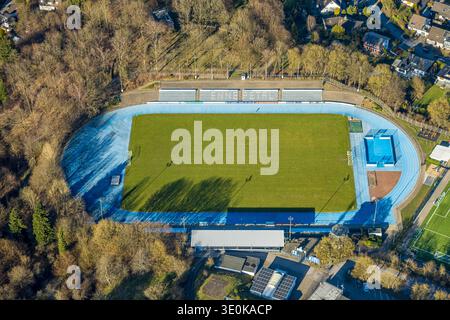 Luftbild, Bremenstadion, Fußballstadion mit blauer Tartanbahn, TuS Ennepetal 1911 e.V., Milspe, Ennepetal, Ruhrgebiet, Nordrhein-Westfalen, Deutschland ACHTUNGxMINDESTHONORARx60xEURO *** Luftaufnahme, Bremenstadion, Fußballstadion mit blauer Schottenbahn, TuS Ennepetal 1911 e V , Milspe, Ennepetal, Ruhrgebiet, Nordrhein Westfalen, Deutschland ACHTUNGxMINDESTHONORARx60xEURO Stockfoto