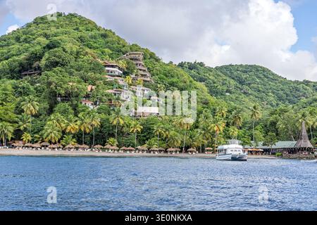 Hotels in Anse Chastanet vom Meer, Soufriere, St. Lucia Stockfoto