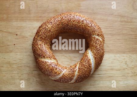 Blick von oben auf türkische Bagels (Simit) Stockfoto