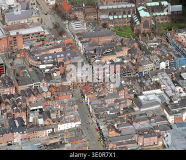 Blick aus der Vogelperspektive auf das Stadtzentrum von Chester mit Blick auf die Bridge Street und die Northgate Street in Richtung Kathedrale Stockfoto