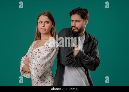 Junge Beleidigte Pärchen, Nachdem Sie Sich Gestritten Haben. Egoismus, Groll Stockfoto